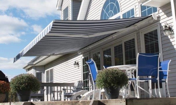Pros and Cons of the Installation of a Retractable Awning
